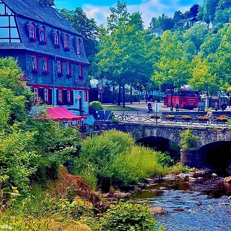Vendégház Historisches Fachwerk Haus Am Fluss Monschau