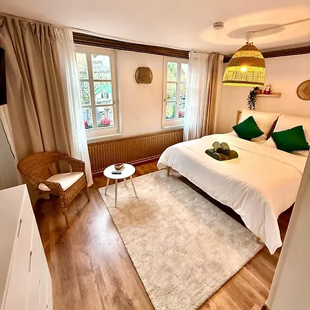 Historisches Fachwerk Haus Am Fluss 3*