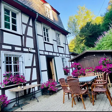 Vendégház Historisches Fachwerk Haus Am Fluss Monschau