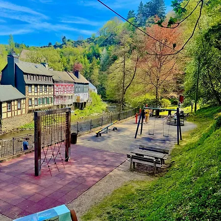 Historisches Fachwerk Haus Am Fluss