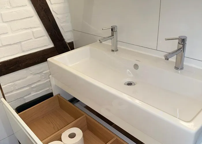 Historisches Fachwerk Haus Am Fluss Pensionat 3*