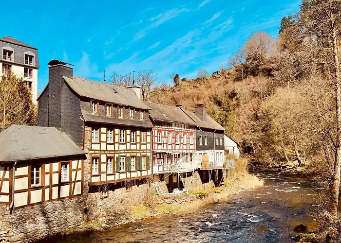 Historisches Fachwerk Haus Am Fluss Pensionat