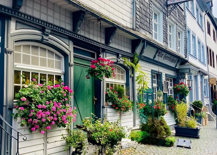 Historisches Fachwerk Haus Am Fluss Pensionat 3*
